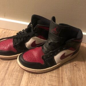 Jordan 1 mids